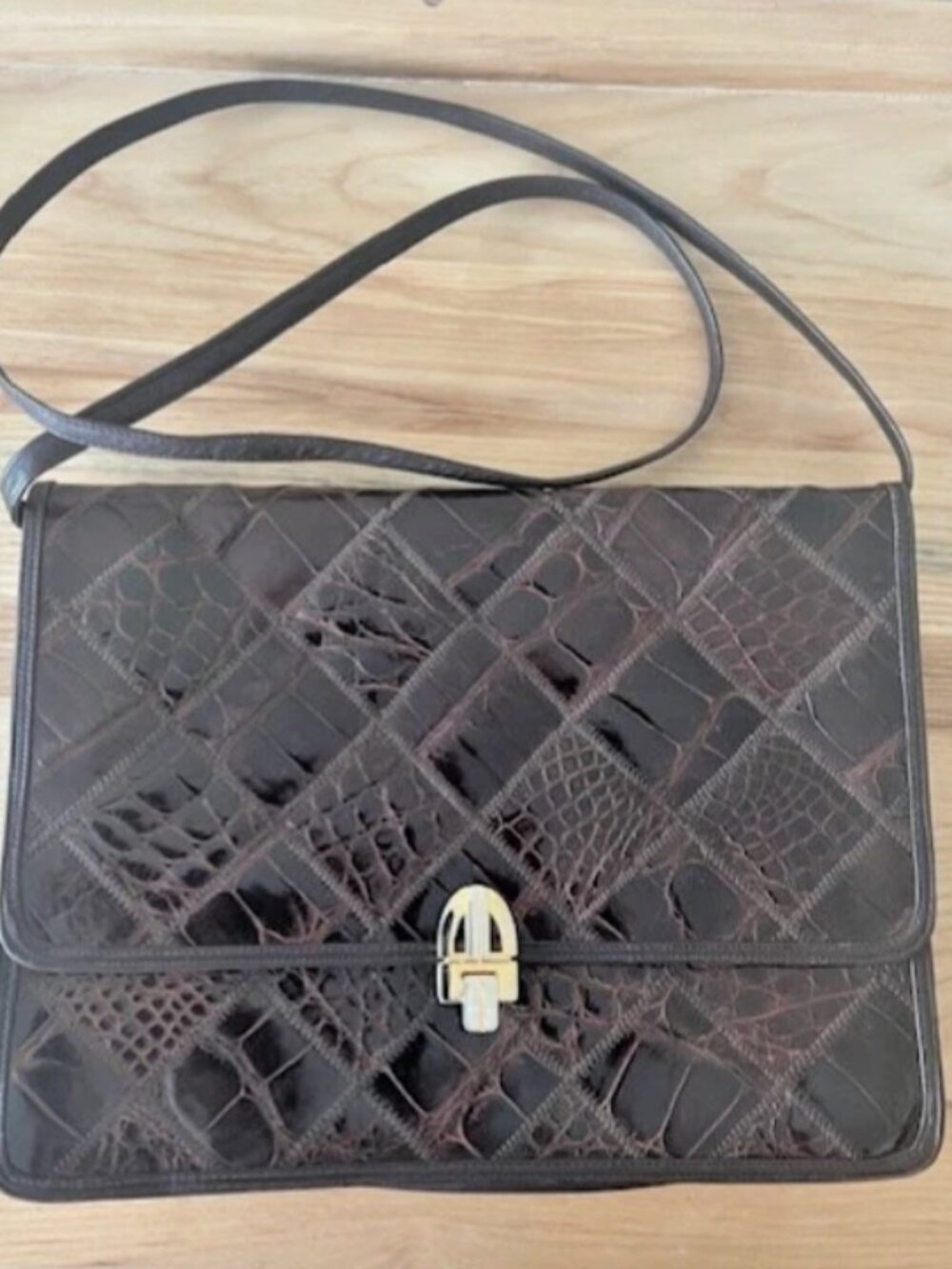 Venetto Made-in-Italy Croc-Embossed Brown Leather Handbag